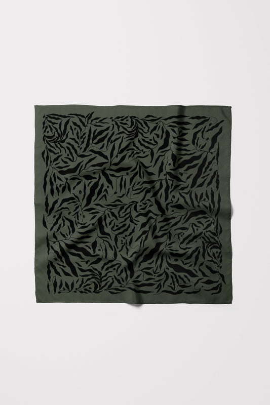 Afrikanischer Oliven Seidenfoulard 68x68 | Luxus Seidenschal