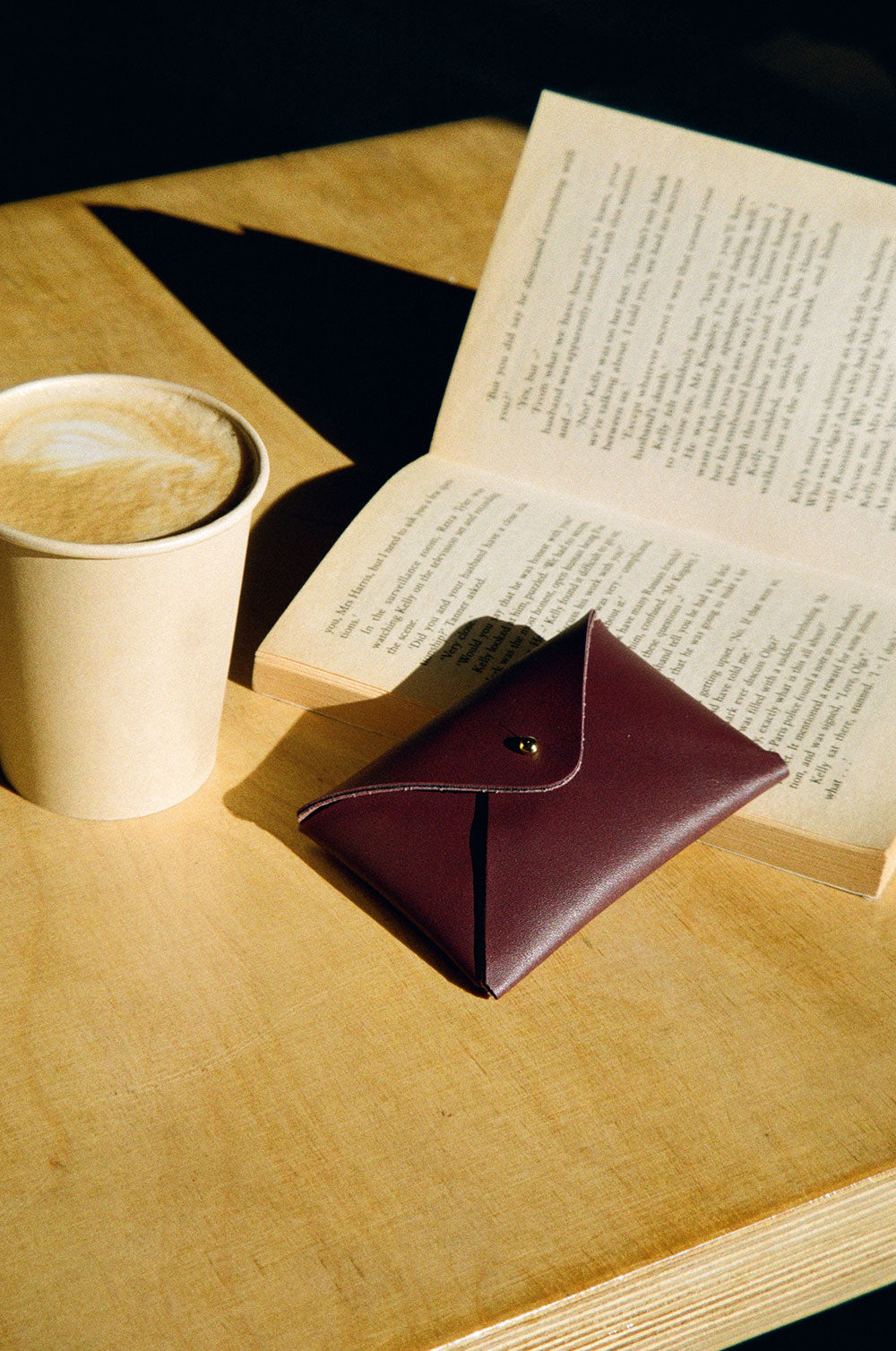 Kurvet Wallet made responsibly from vegetable-tanned leather, slim and durable unisex design, eco-friendly wallet built to develop a natural patina over time by BADI Culture.