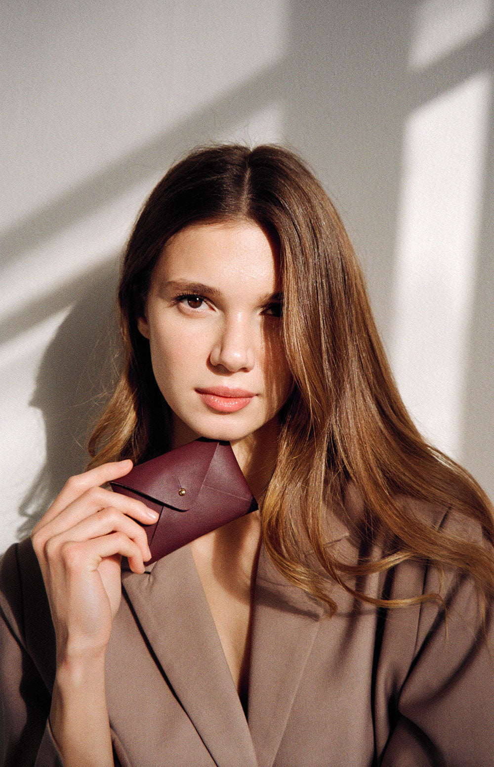 Kurvet Wallet made responsibly from vegetable-tanned leather, slim and durable unisex design, eco-friendly wallet built to develop a natural patina over time by BADI Culture.